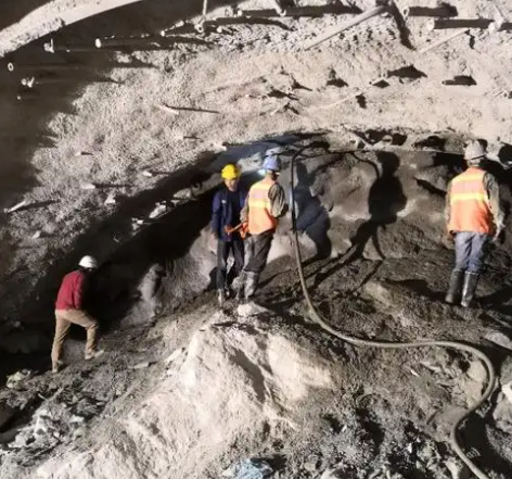 昌化镇拱顶带模注浆料的施工流程及注意事项